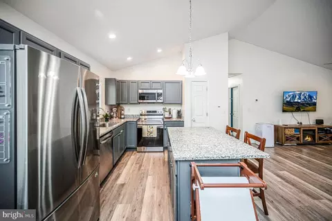 Kitchen - 7295 Cornfield Ln, Rhoadesville, VA 22542 photo 4 of 5