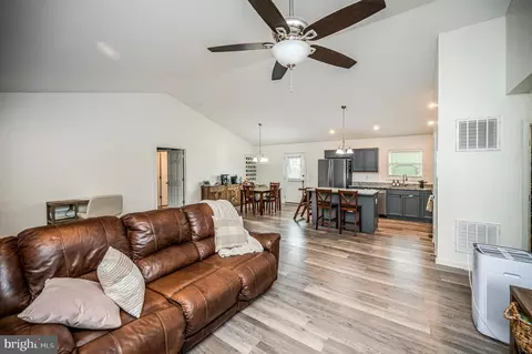 Entry Way - 7295 Cornfield Ln, Rhoadesville, VA 22542 photo 3 of 11