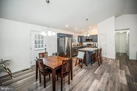 Entry Way - 7295 Cornfield Ln, Rhoadesville, VA 22542 photo 10 of 11