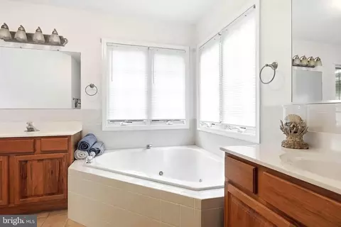 Bath - 25373 Jabo Ln, Rhoadesville, VA 22542 photo 1 of 2