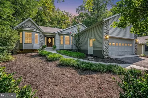 221 Birdie Rd, Locust Grove, VA 22508