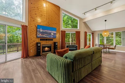 101 Harris Ct, Locust Grove, VA 22508