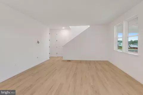 Living - 626 Clover Ln, Orange, VA 22960 photo 2 of 3