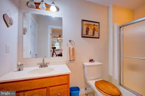 Bath - 6542 Pine Stake Rd, Culpeper, VA 22701 photo 6 of 7