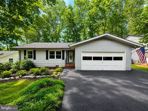 121 Eagle Ct, Locust Grove, VA 22508