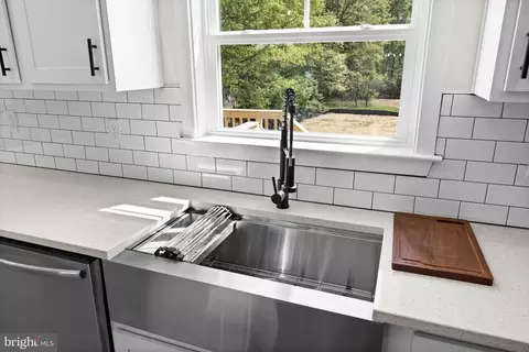 Kitchen - 28264 Mine Run Rd, Rhoadesville, VA 22542 photo 6 of 7