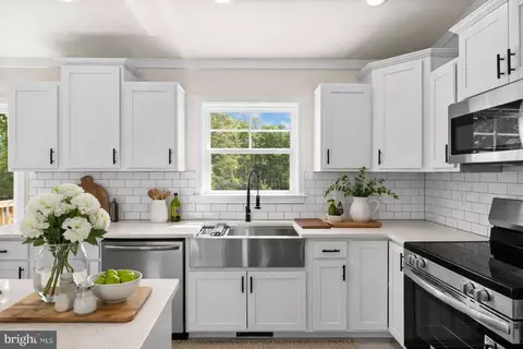 Kitchen - 28264 Mine Run Rd, Rhoadesville, VA 22542 photo 1 of 7