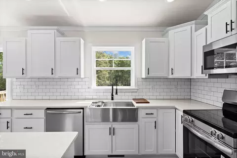 Kitchen - 28264 Mine Run Rd, Rhoadesville, VA 22542 photo 4 of 7