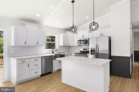 Kitchen - 28264 Mine Run Rd, Rhoadesville, VA 22542 photo 2 of 7