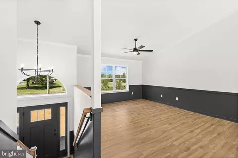 Living - 28264 Mine Run Rd, Rhoadesville, VA 22542 photo 1 of 2