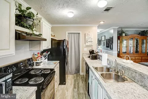 Kitchen - 26476 Pennfields Dr, Orange, VA 22960 photo 1 of 2