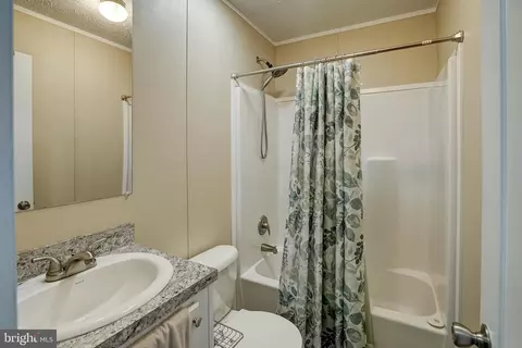 Bath - 26476 Pennfields Dr, Orange, VA 22960 photo 3 of 3