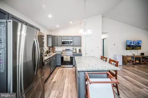 Kitchen - 7295 Cornfield Ln, Rhoadesville, VA 22542 photo 5 of 6