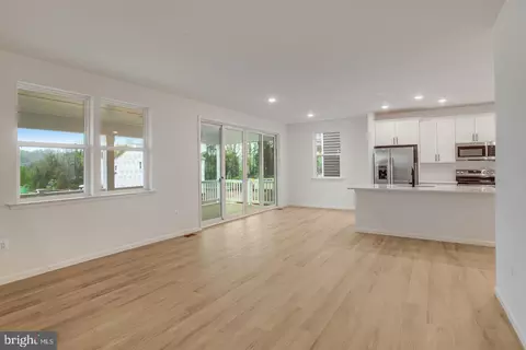 Living - 626 Clover Ln, Orange, VA 22960 photo 3 of 3