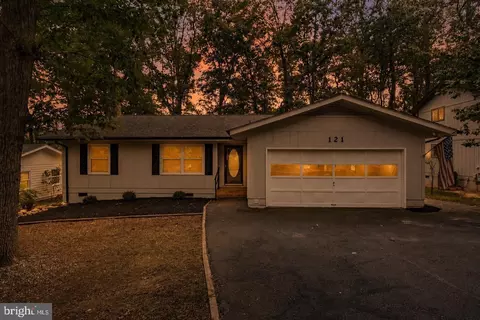 121 Eagle Ct, Locust Grove, VA 22508