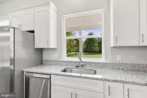 Kitchen - 26420 Pennfields Dr, Orange, VA 22960 photo 4 of 5