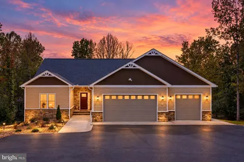26482 Daniels Point Dr, Unionville, VA 22567