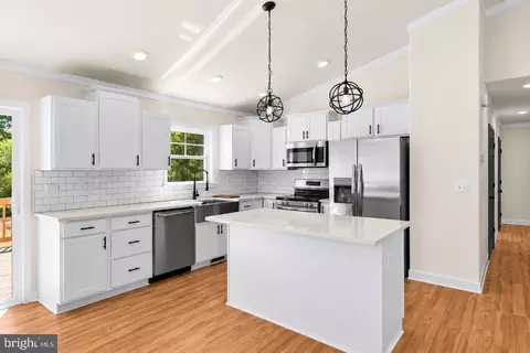 Kitchen - 28264 Mine Run Rd, Rhoadesville, VA 22542 photo 3 of 6