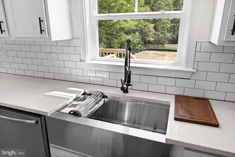 Kitchen - 28264 Mine Run Rd, Rhoadesville, VA 22542 photo 2 of 6