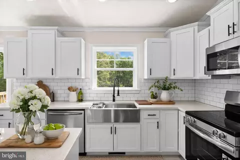 Kitchen - 28264 Mine Run Rd, Rhoadesville, VA 22542 photo 5 of 6