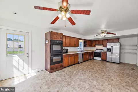 1218 E Main St, Luray, VA 22835 photo 4