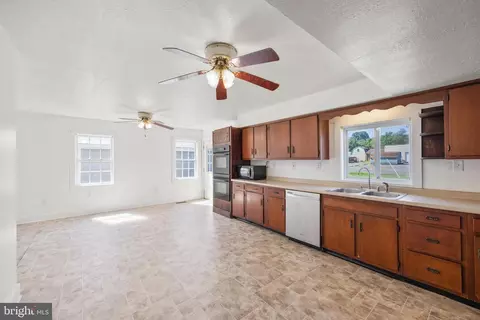 1218 E Main St, Luray, VA 22835 photo 9