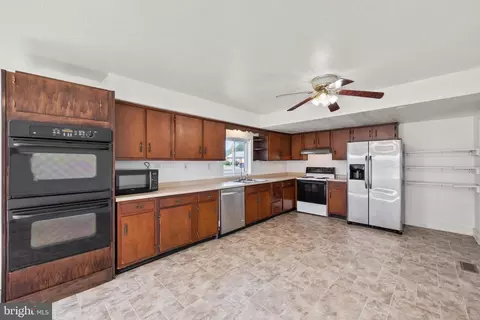 1218 E Main St, Luray, VA 22835 photo 5
