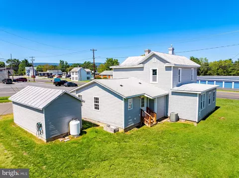 1218 E Main St, Luray, VA 22835