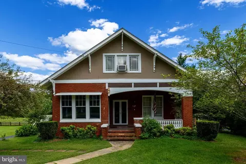 157 S Court St, Luray, VA 22835