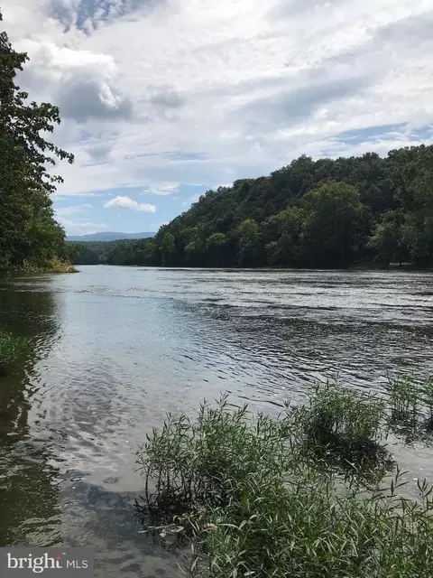 207 Riverview Dr, Luray, VA 22835
