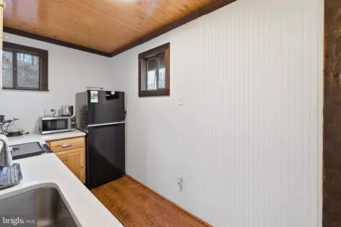 Kitchen - 103 Buzzard View Pl, Shenandoah, VA 22849 photo 3 of 5