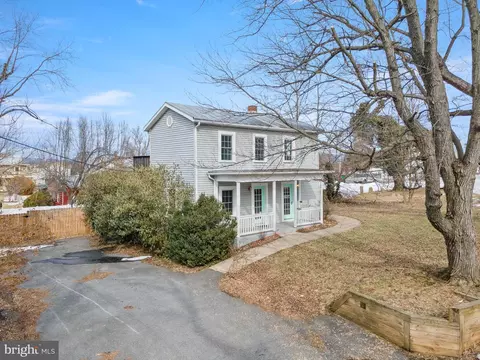 115 E Page St, Luray, VA 22835 photo 2
