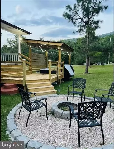 Exterior - 4064 Pine Grove Rd, Stanley, VA 22851 photo 5 of 6
