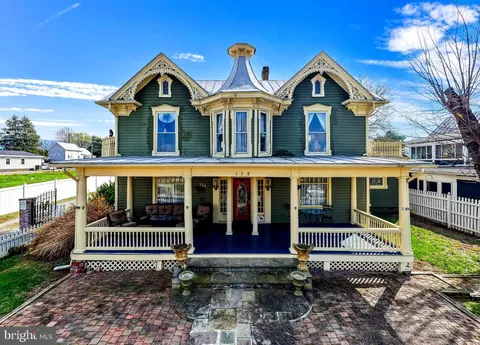 138 E Main St, Luray, VA 22835