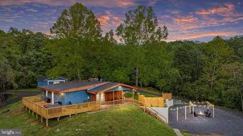 319 Lake Dr, Luray, VA 22835