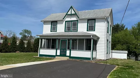 206 2nd St, Shenandoah, VA 22849