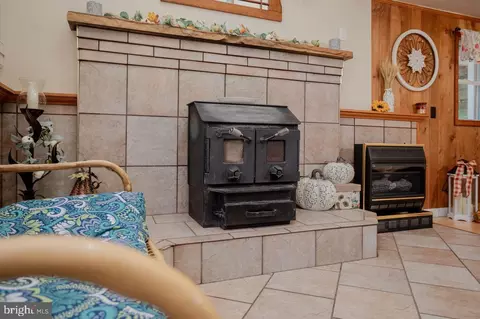 Entry Way - 279 Helms Rd, Stanley, VA 22851 photo 2 of 10