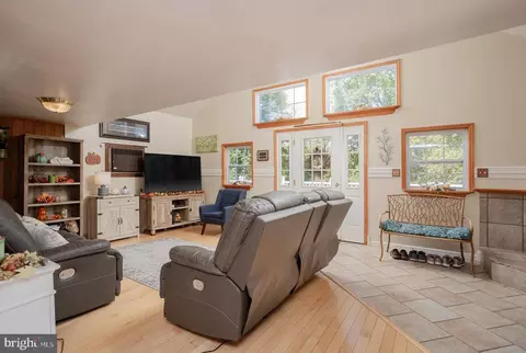 Entry Way - 279 Helms Rd, Stanley, VA 22851 photo 4 of 10