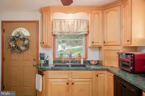 Entry Way - 279 Helms Rd, Stanley, VA 22851 photo 6 of 10
