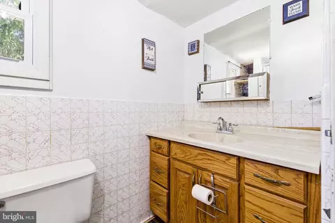 Bath - 269 Comer Ave, Shenandoah, VA 22849 photo 2 of 2