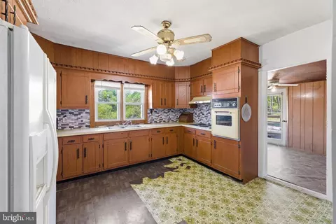 Kitchen - 269 Comer Ave, Shenandoah, VA 22849 photo 2 of 3