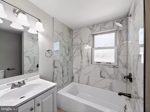 Bath - 586 Eldon Yates Dr, Stanley, VA 22851 photo 3 of 3