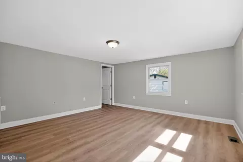 Living - 586 Eldon Yates Dr, Stanley, VA 22851 photo 5 of 5