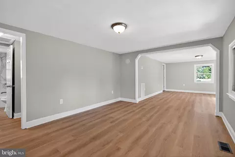 Living - 586 Eldon Yates Dr, Stanley, VA 22851 photo 3 of 5
