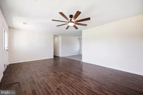 Living - 135 Leola Loop, Stanley, VA 22851 photo 2 of 2