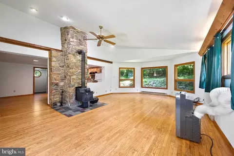 Living - 145 Weakley Ln, Stanley, VA 22851 photo 2 of 3