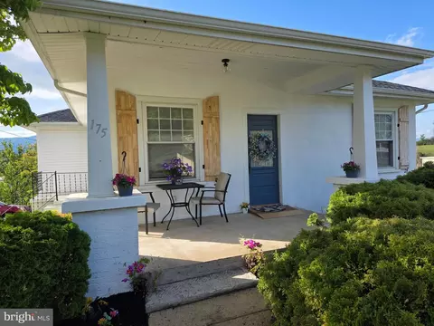 175 S Court St S, Luray, VA 22835