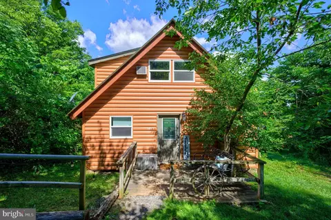 707 Overlook Dr, Rileyville, VA 22650