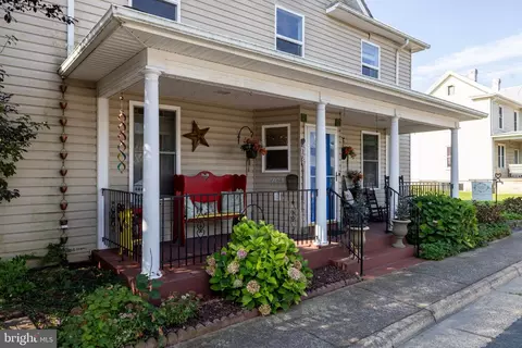 Exterior - 418 E Main St, Luray, VA 22835 photo 4 of 23