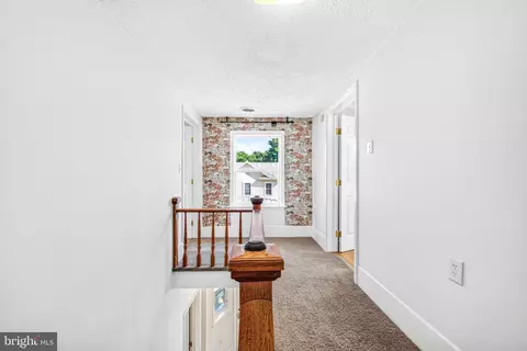Entry Way - 418 E Main St, Luray, VA 22835 photo 8 of 9